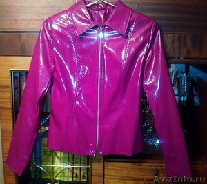 Продам женскую лакированную куртку (новую) - Изображение #1, Объявление #463240